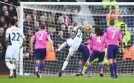WEST BROMWICH, ENGLAND - JANUARY 21:  Darren Fletcher of West Bromwich Albion (C) scores his sides first goal during the Premier League match between West Bromwich Albion and Sunderland at The Hawthorns on January 21, 2017 in West Bromwich, England.  (Photo by Shaun Botterill/Getty Images)